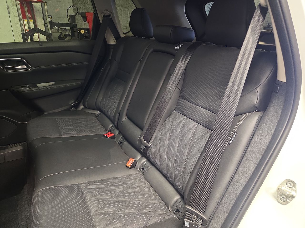 2025 Nissan Rogue Platinum - Photo 14