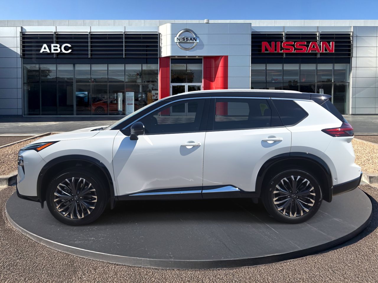 2025 Nissan Rogue Platinum - Photo 8