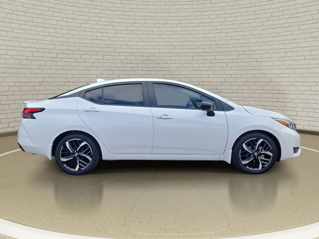 Certified 2025 Nissan Versa 1.6 SR Sedan