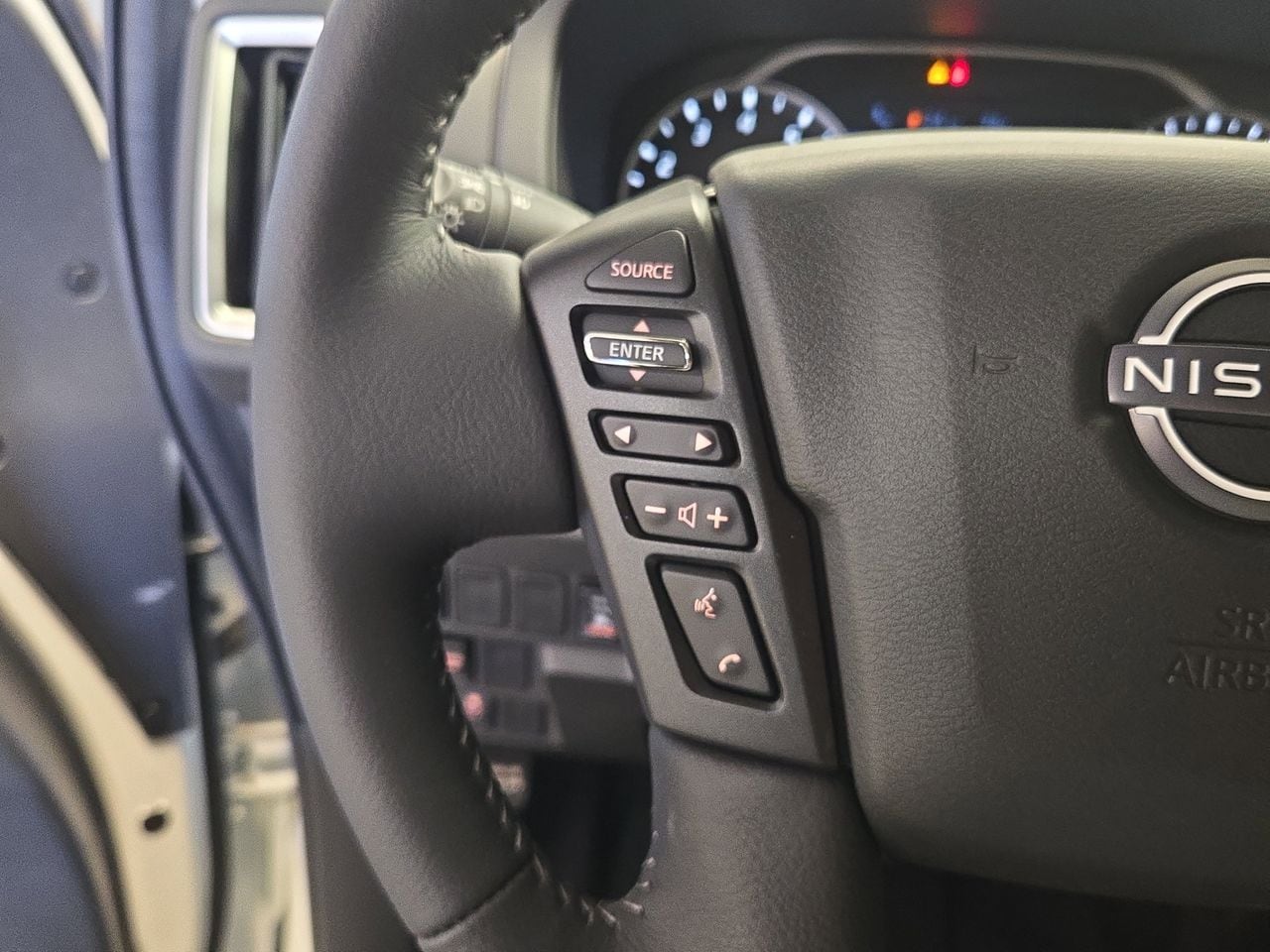 2025 Nissan Frontier SV - Photo 15
