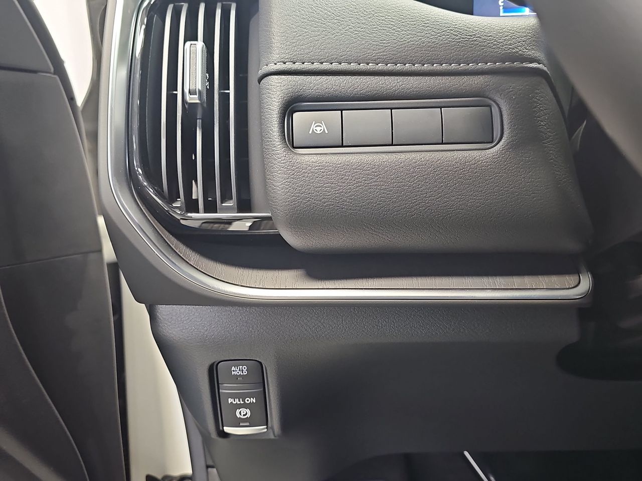 2025 Nissan Armada SV - Photo 26
