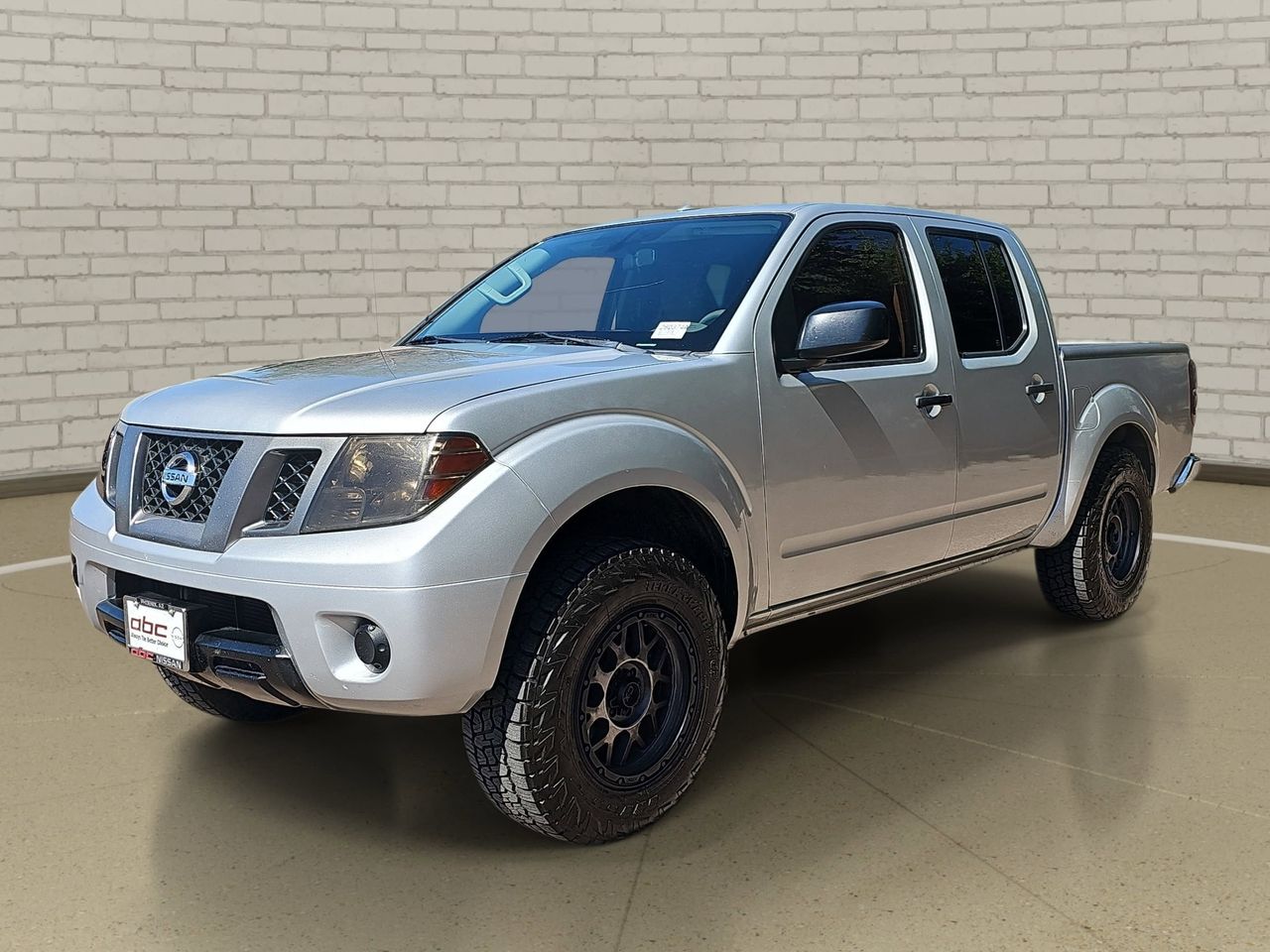 Brilliant Silver 2018 Nissan Frontier SV V6 Crew Cab Pickup Truck 4X2 5-Speed Automatic Overdrive