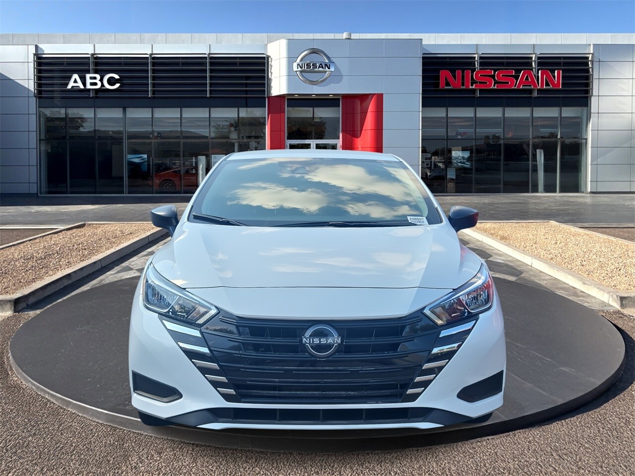 2024 Nissan Versa 1.6 S photo 2