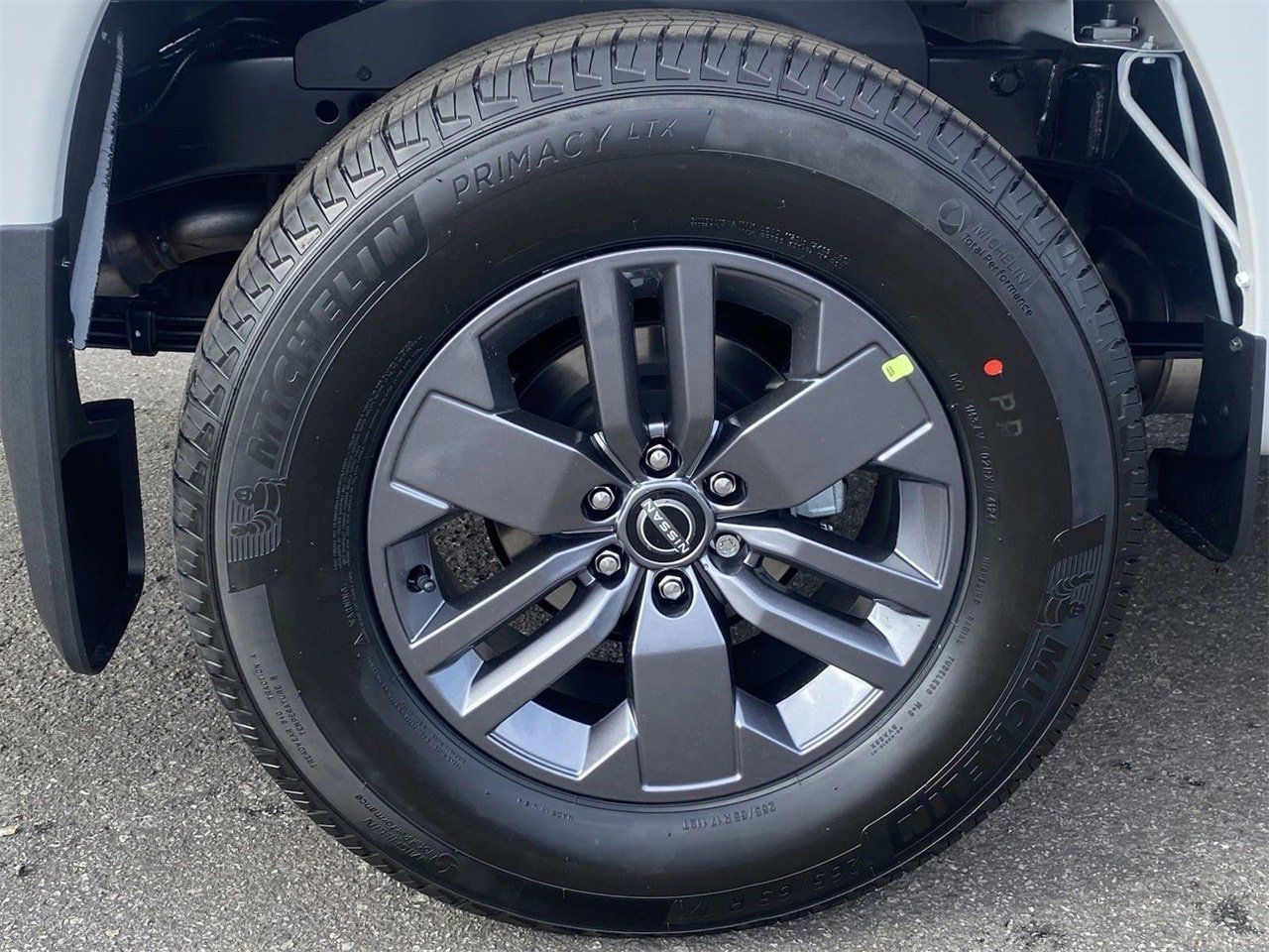 2025 Nissan Frontier SV - Photo 7