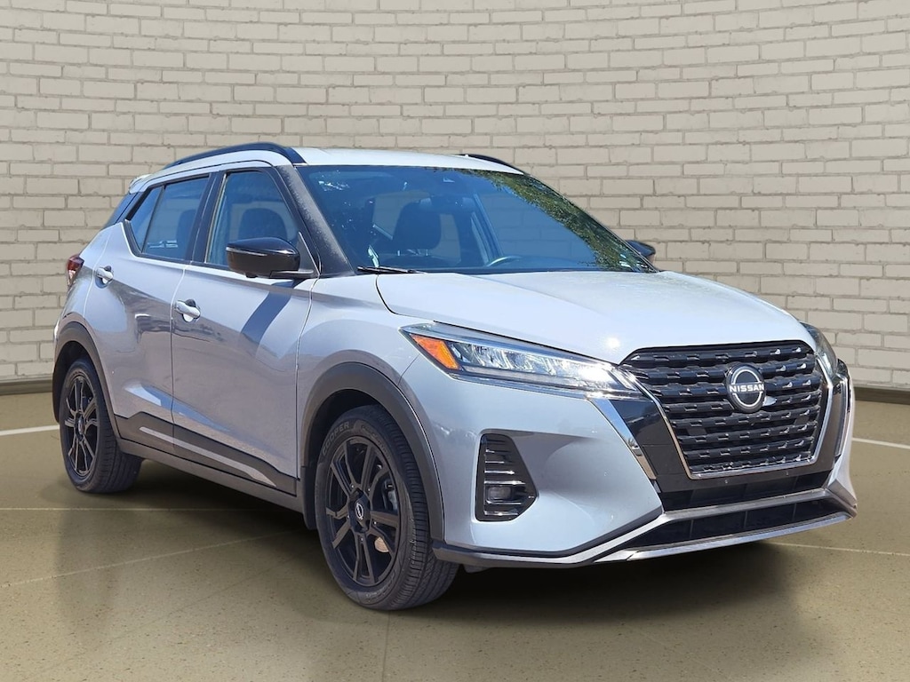 Used 2022 Nissan Kicks SR SUV