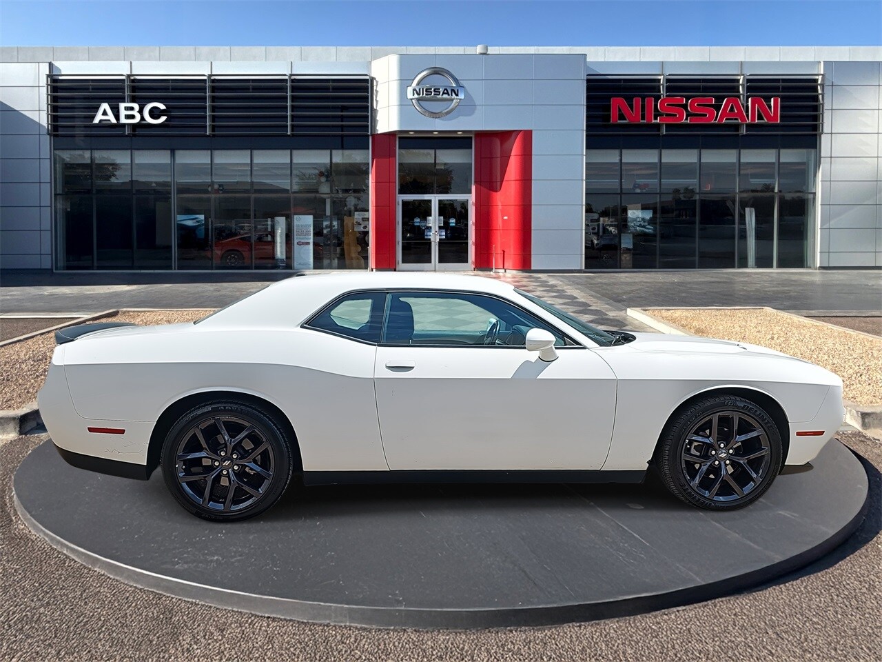 2022 Dodge Challenger SXT photo 4
