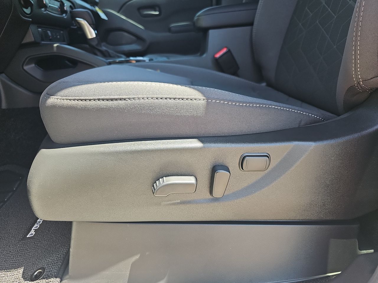 2026 Nissan Frontier SV - Photo 28