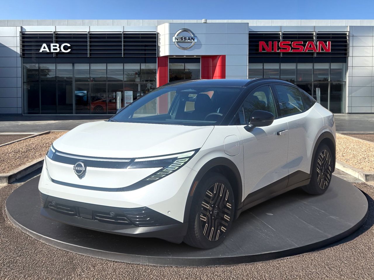 2026 Nissan Leaf Platinum+'s photo