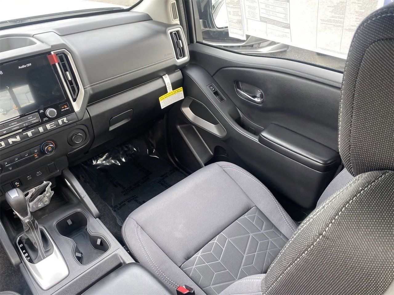 2025 Nissan Frontier SV - Photo 17