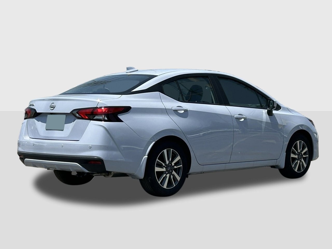 2025 Nissan Versa 1.6 SV photo 2