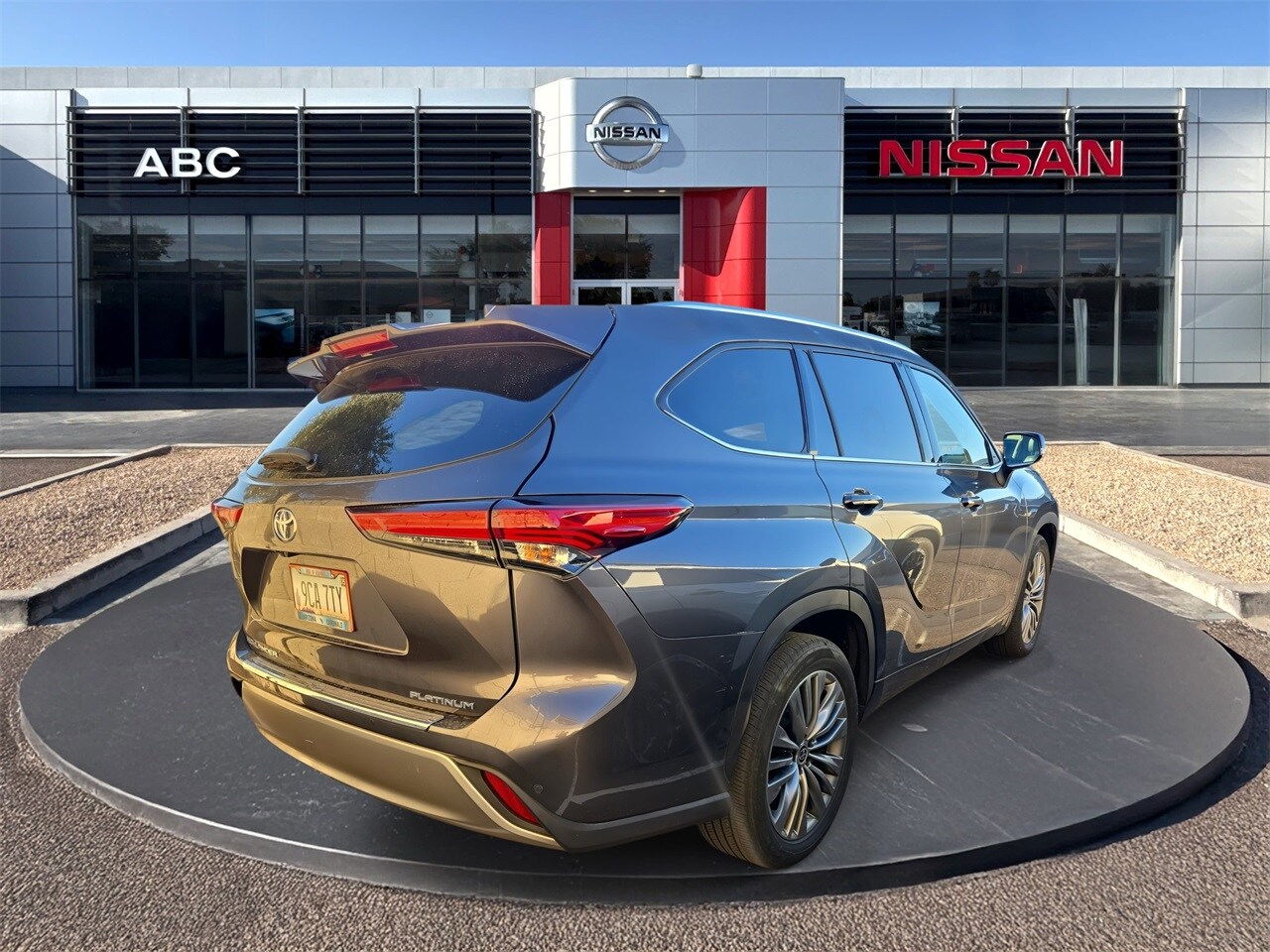 2020 Toyota Highlander Platinum photo 4
