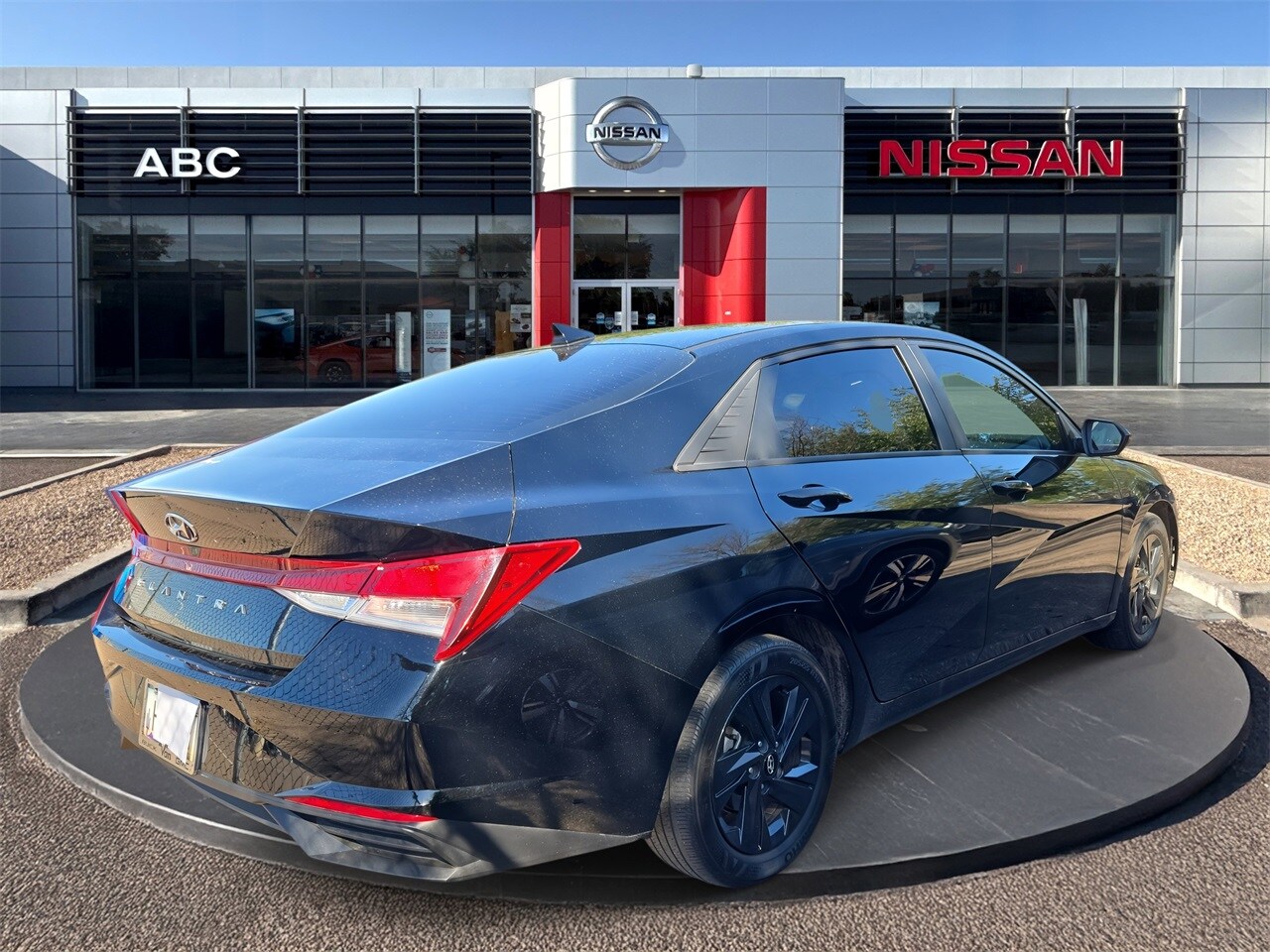 2023 Hyundai Elantra SEL photo 2