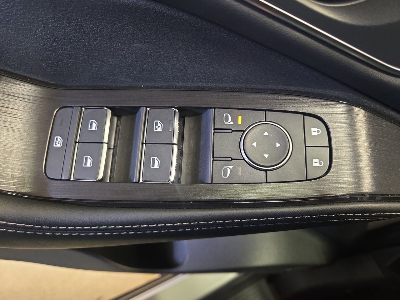 2025 Nissan Rogue Platinum - Photo 28