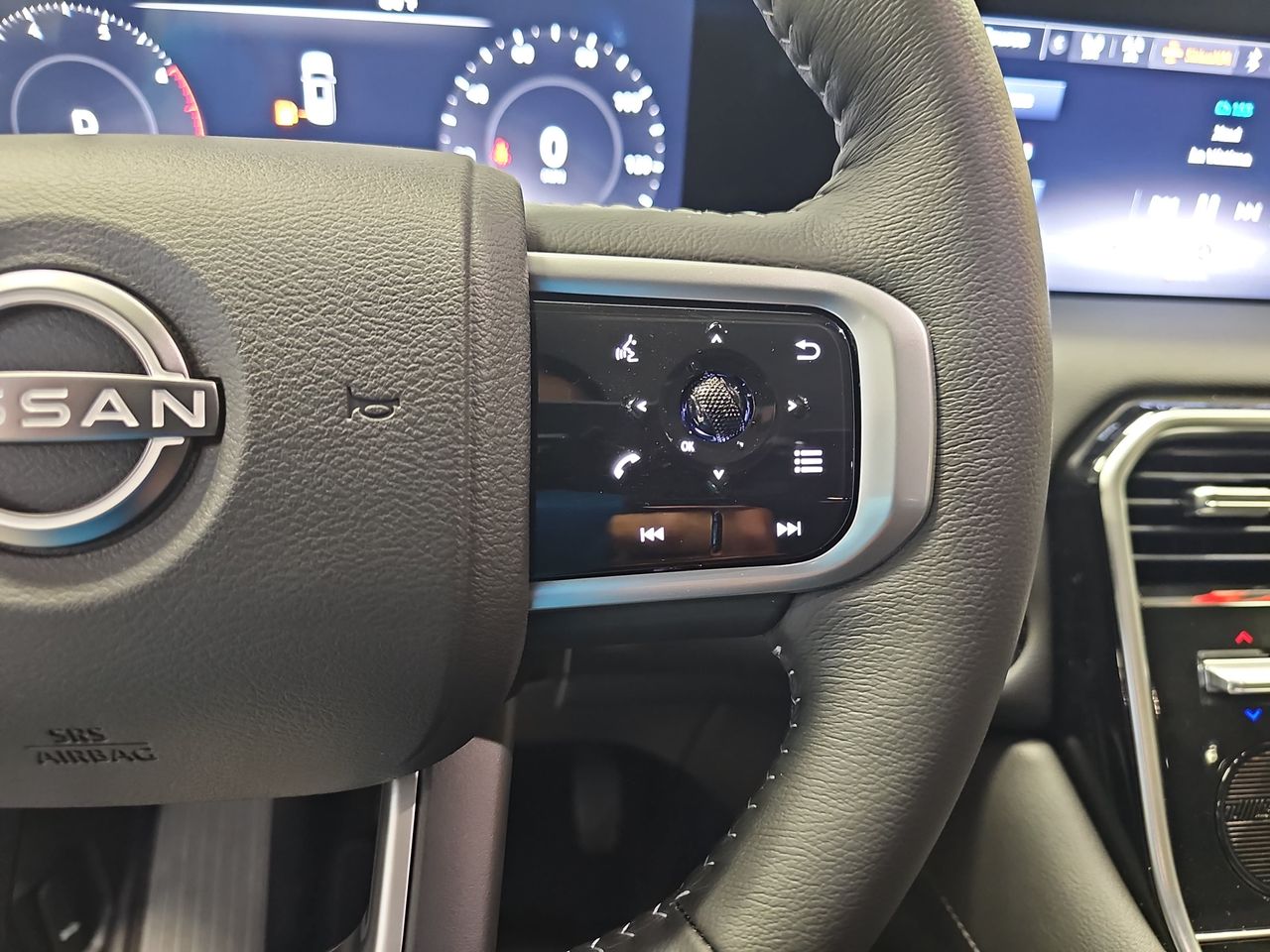 2025 Nissan Armada SV - Photo 18