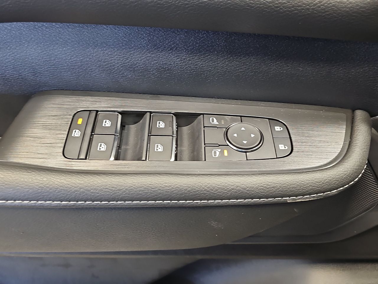 2025 Nissan Armada SV - Photo 28