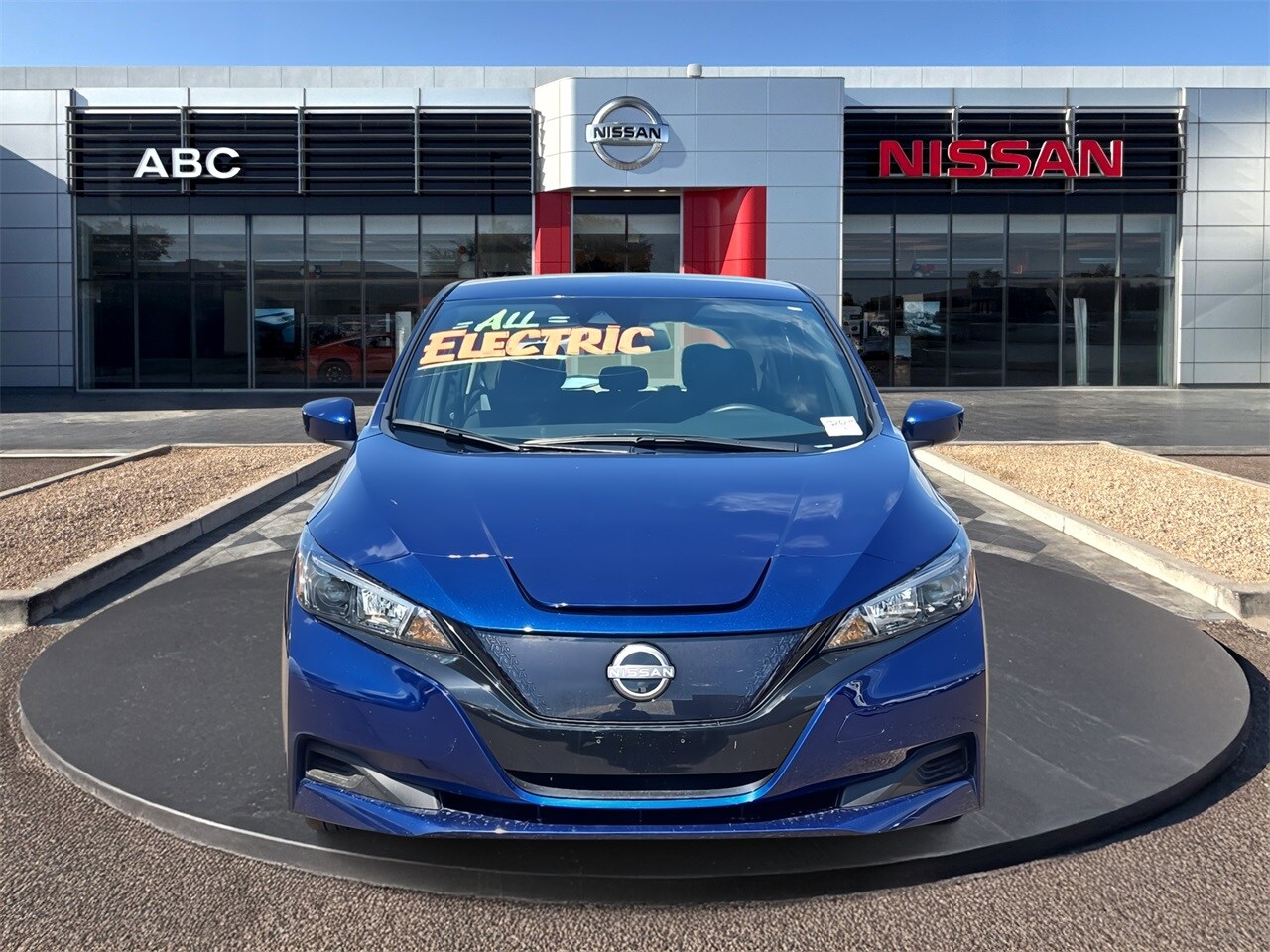 2023 Nissan Leaf S photo 2