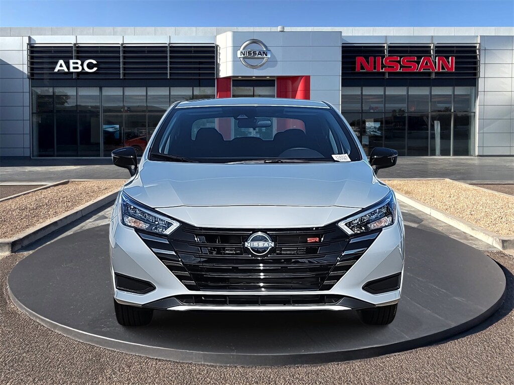 New 2025 Nissan Versa 1.6 SR Sedan