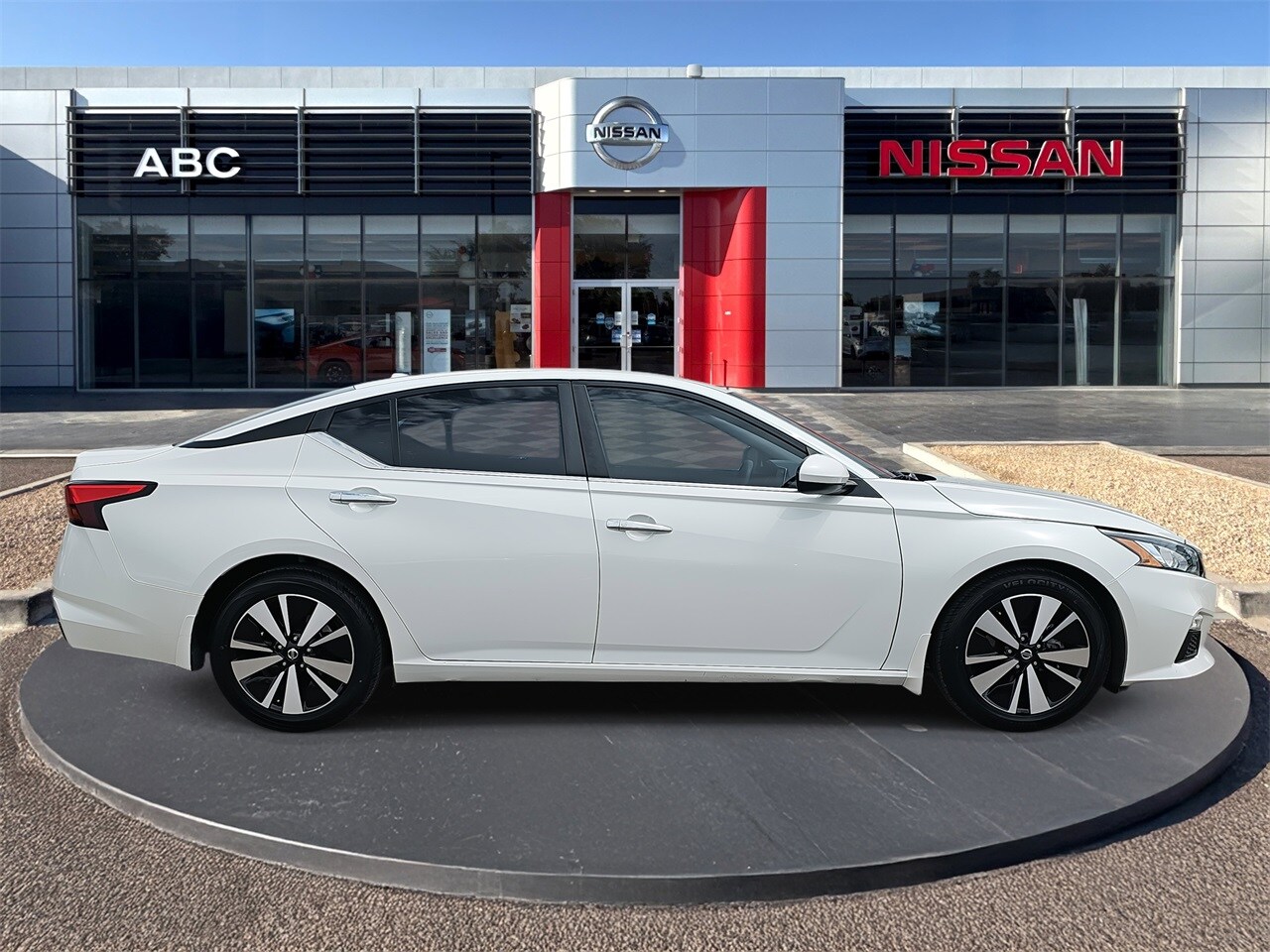 2022 Nissan Altima 2.5 SV photo 2