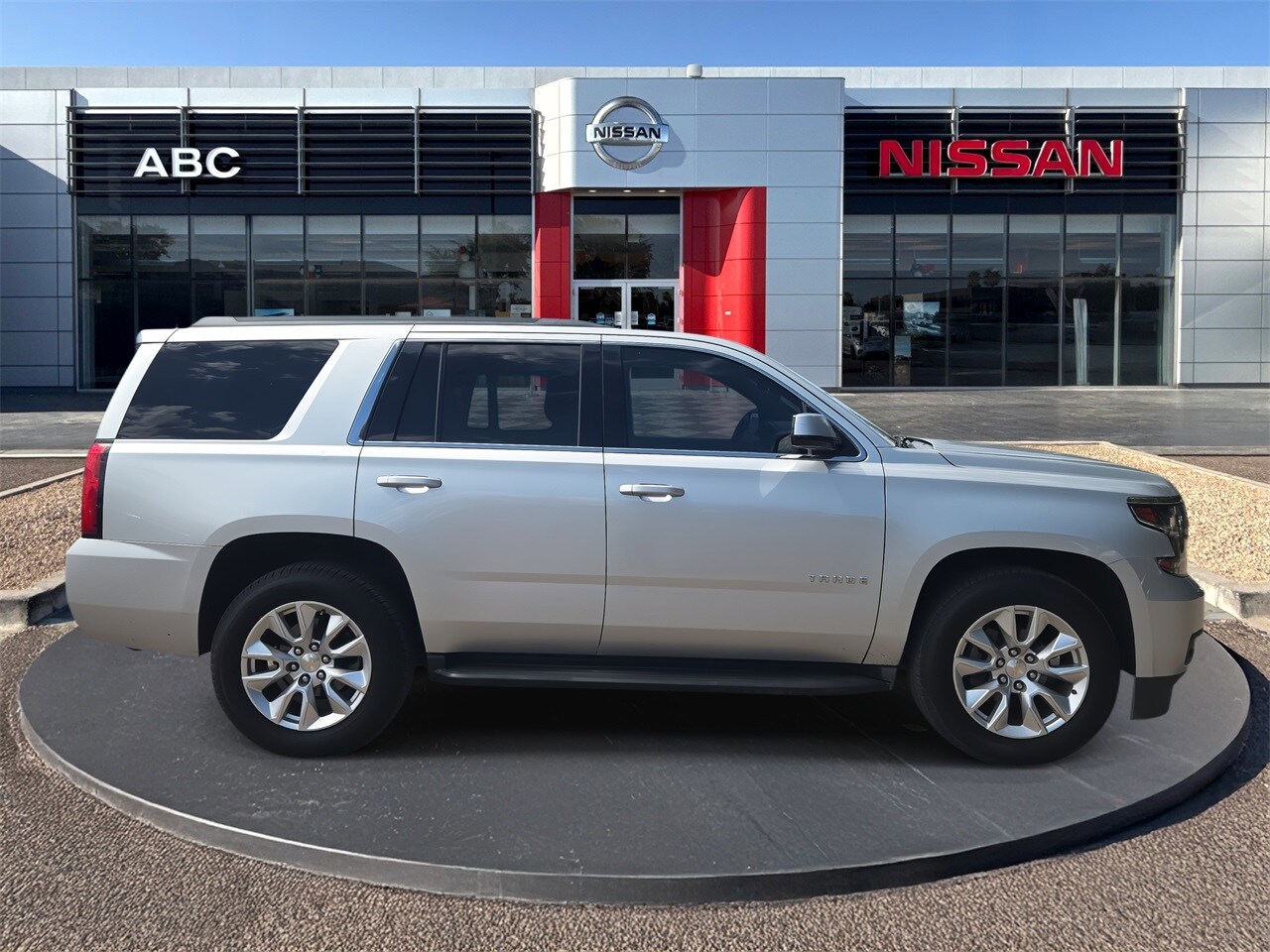 2017 Chevrolet Tahoe LS photo 4