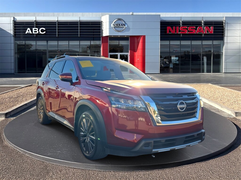 Used 2023 Nissan Pathfinder SL SUV