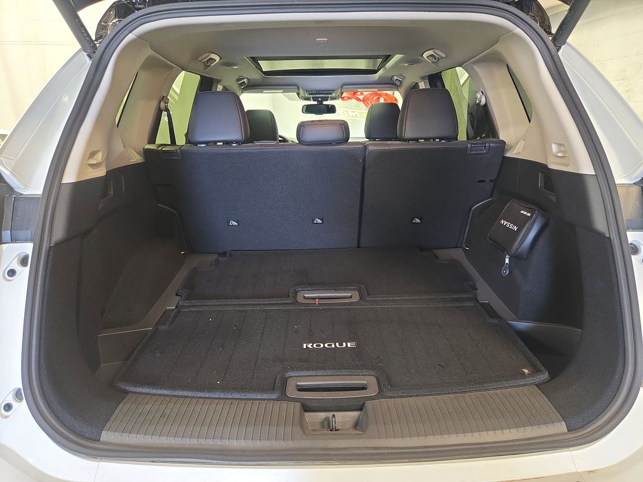 2025 Nissan Rogue Platinum - Photo 12