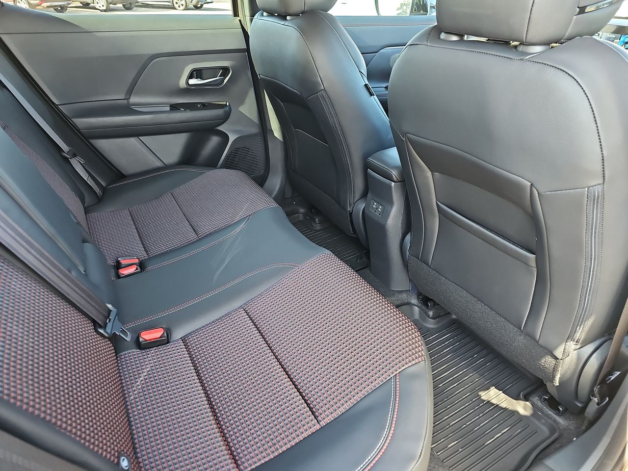 2026 Nissan KICKS SR - Photo 11