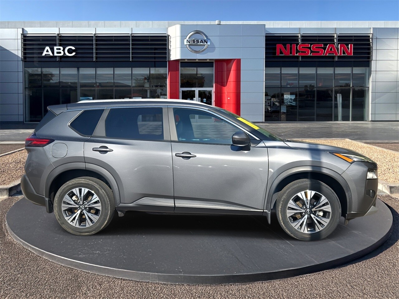 2023 Nissan Rogue SV photo 4