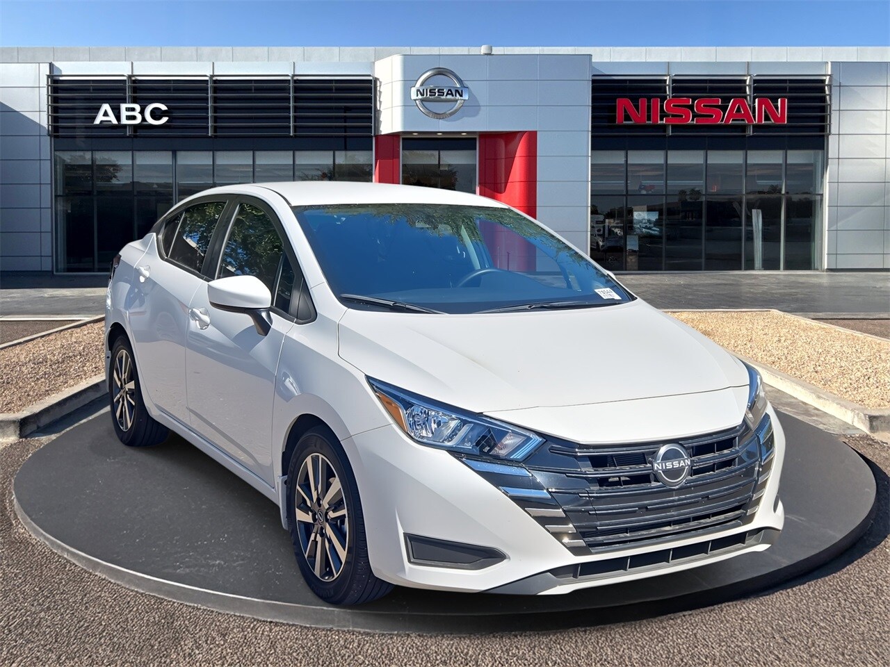 2024 Nissan Versa 1.6 SV photo 2