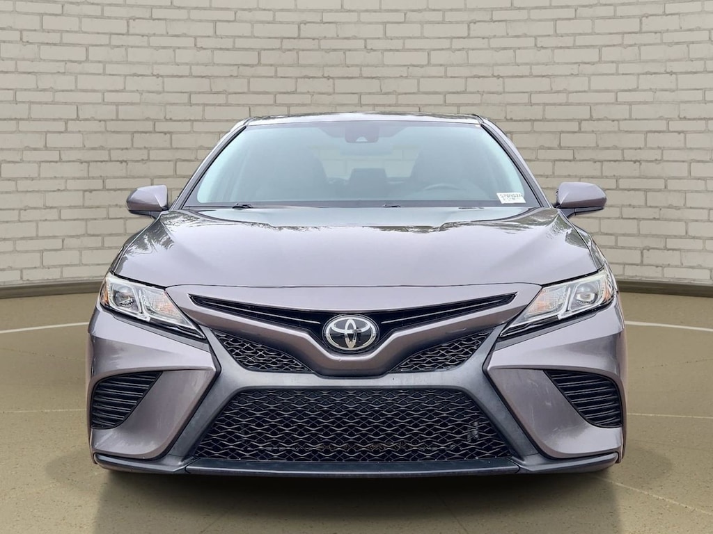 Used 2020 Toyota Camry SE Sedan
