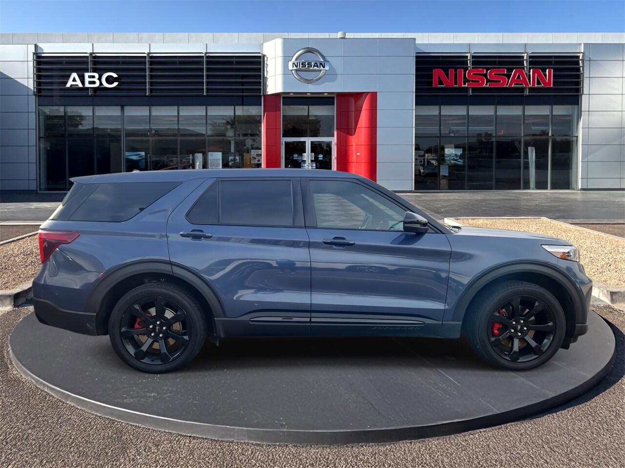 2021 Ford Explorer ST photo 2