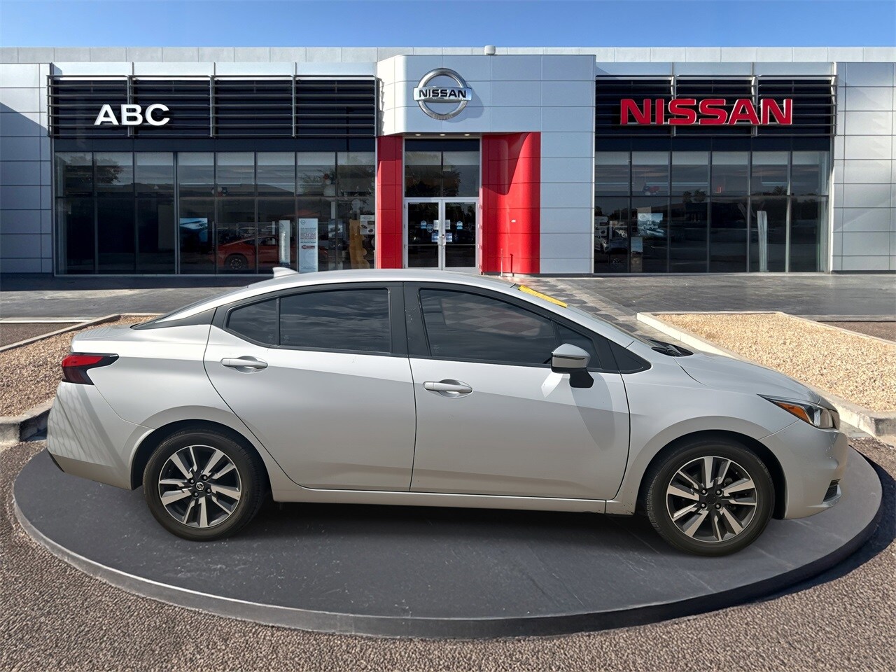 2021 Nissan Versa 1.6 SV photo 4