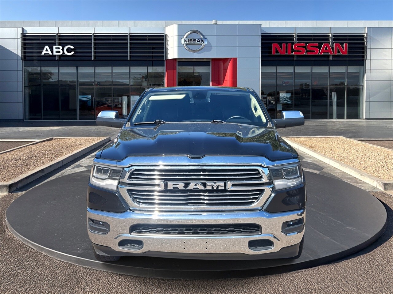 2019 Ram 1500 Laramie photo 2
