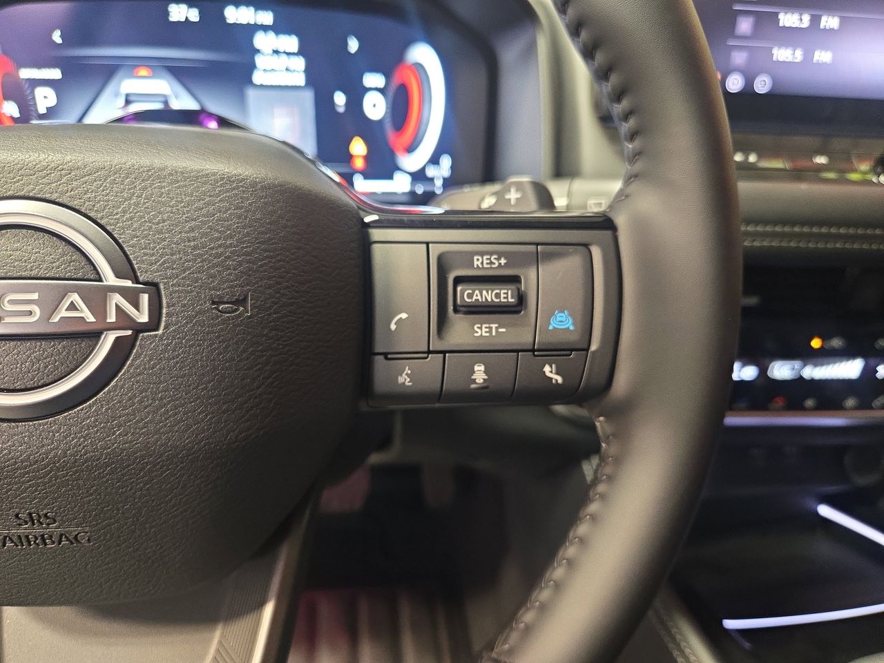 2025 Nissan Rogue Platinum - Photo 18