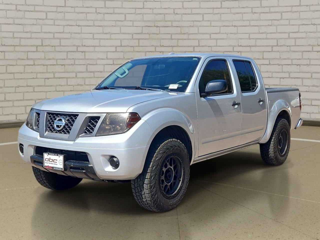 Brilliant Silver 2018 Nissan Frontier SV V6 Crew Cab Pickup Truck 4X2 5-Speed Automatic Overdrive