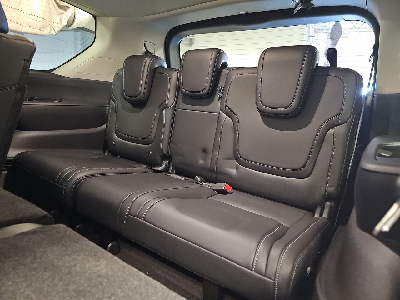 2025 Nissan Armada SV - Photo 13