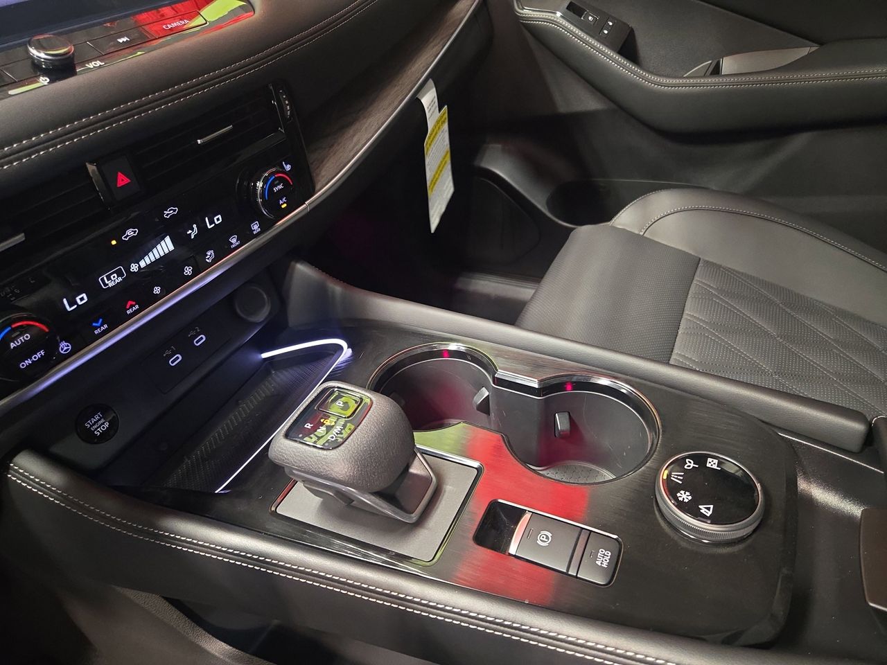 2025 Nissan Rogue Platinum - Photo 25