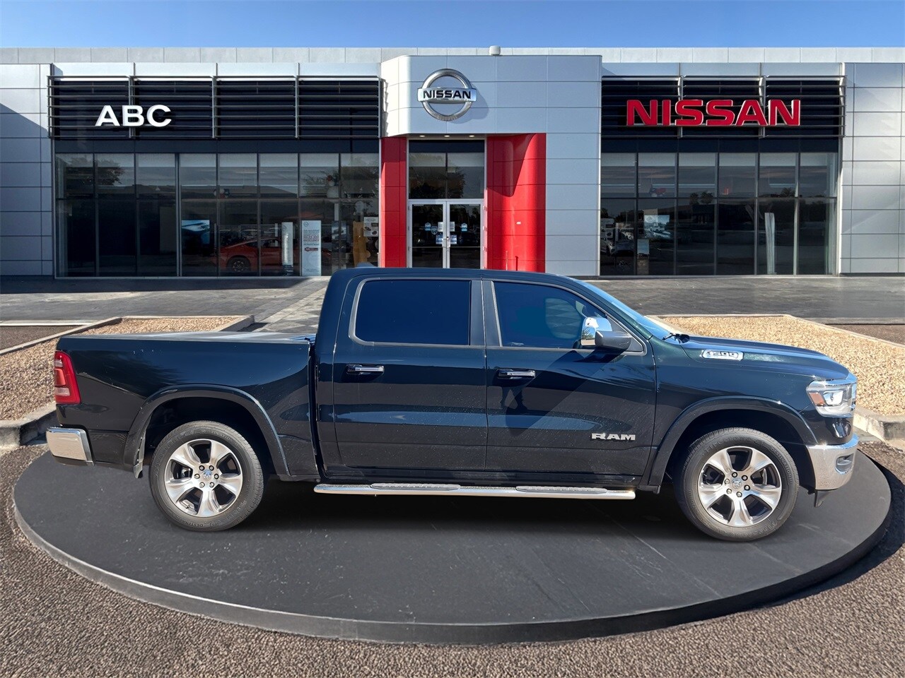 2019 Ram 1500 Laramie photo 4
