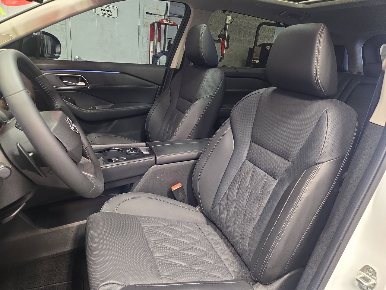 2025 Nissan Rogue Platinum - Photo 15