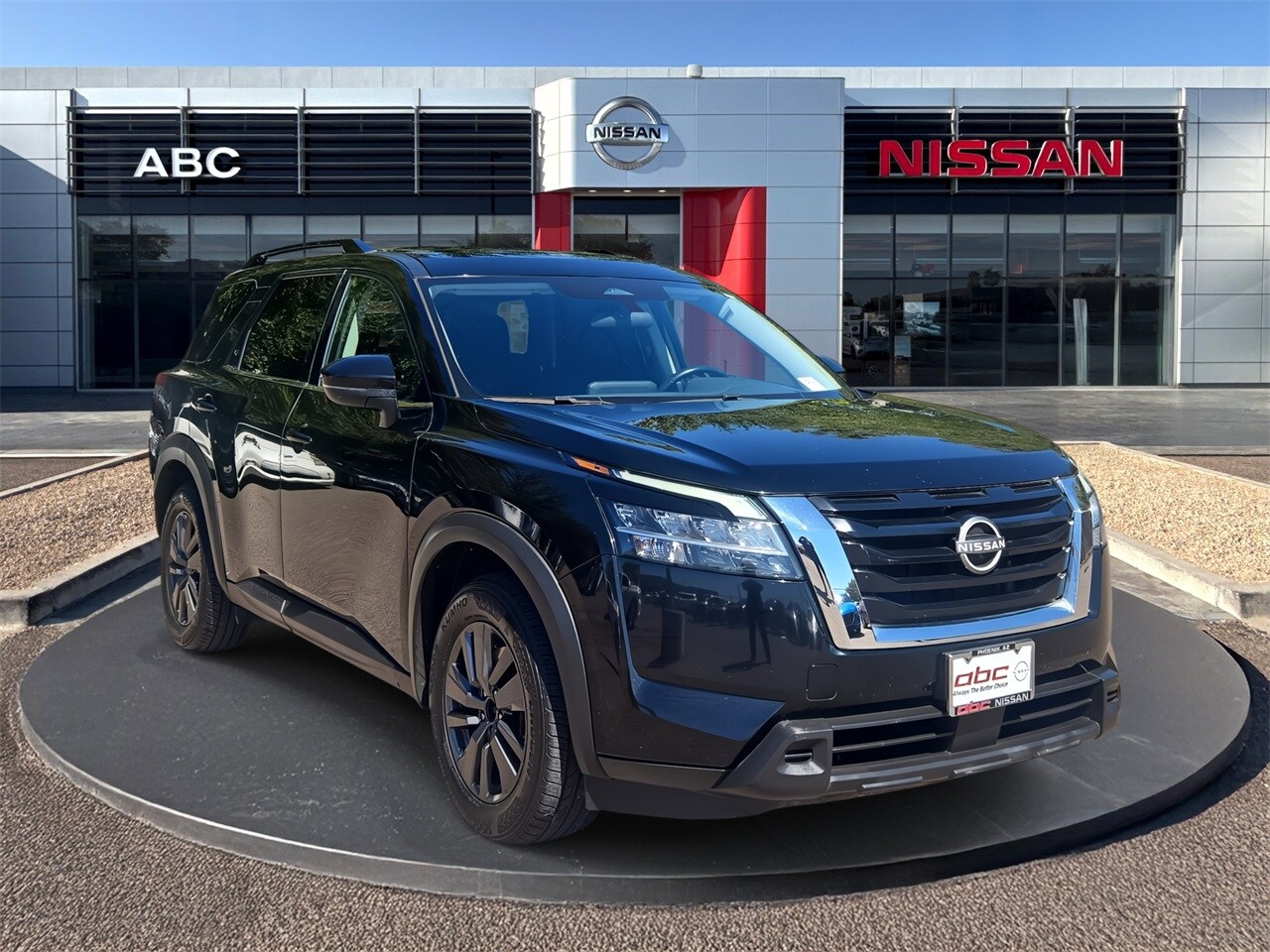 2022 Nissan Pathfinder SV photo 2