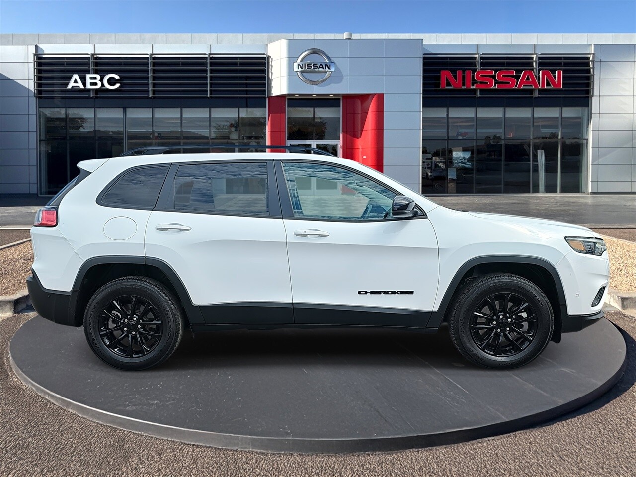 2023 Jeep Cherokee Altitude photo 2