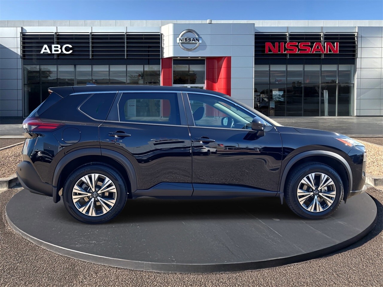 2023 Nissan Rogue SV photo 4