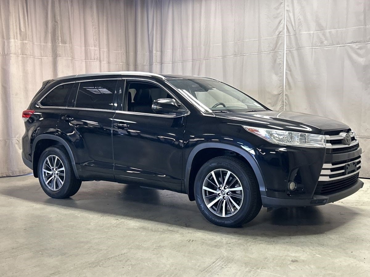 Used 2017 Toyota Highlander XLE with VIN 5TDJZRFH3HS478868 for sale in Phoenix, AZ