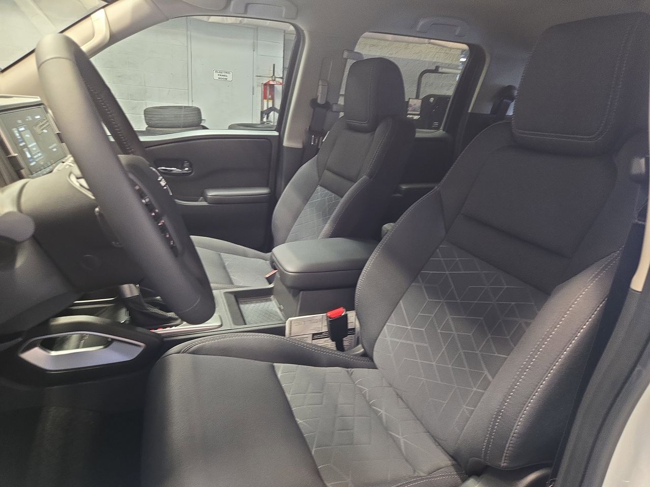 2025 Nissan Frontier SV - Photo 13