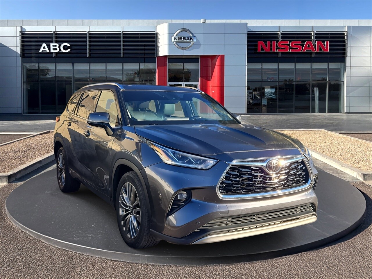 2020 Toyota Highlander Platinum photo 3