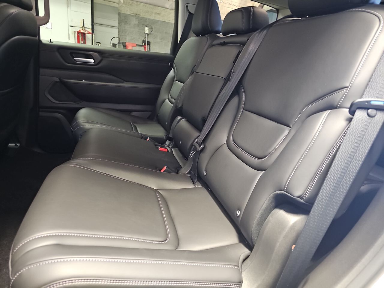 2025 Nissan Armada SV - Photo 14