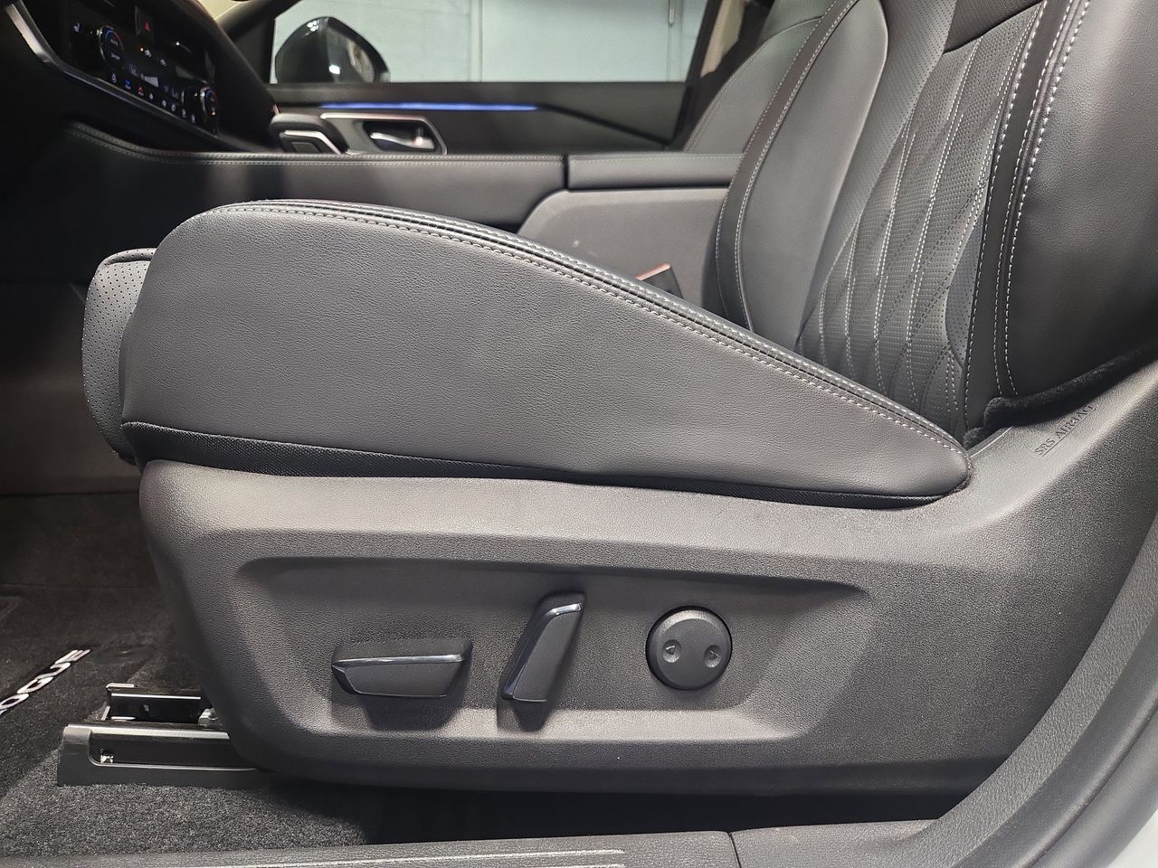 2025 Nissan Rogue Platinum - Photo 29