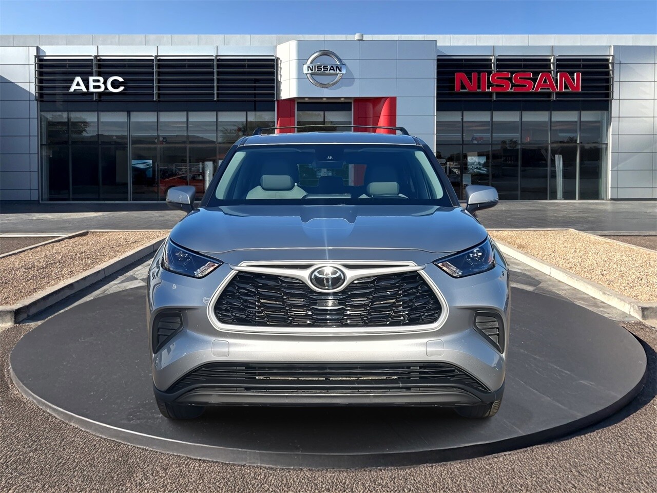 2022 Toyota Highlander L photo 2