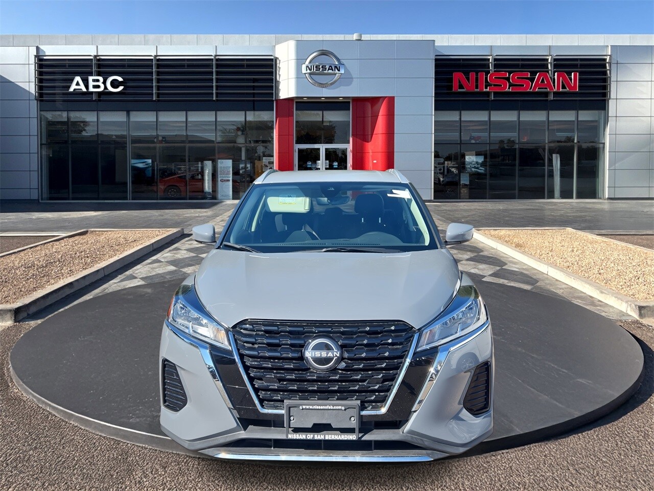 2024 Nissan Kicks SV photo 2