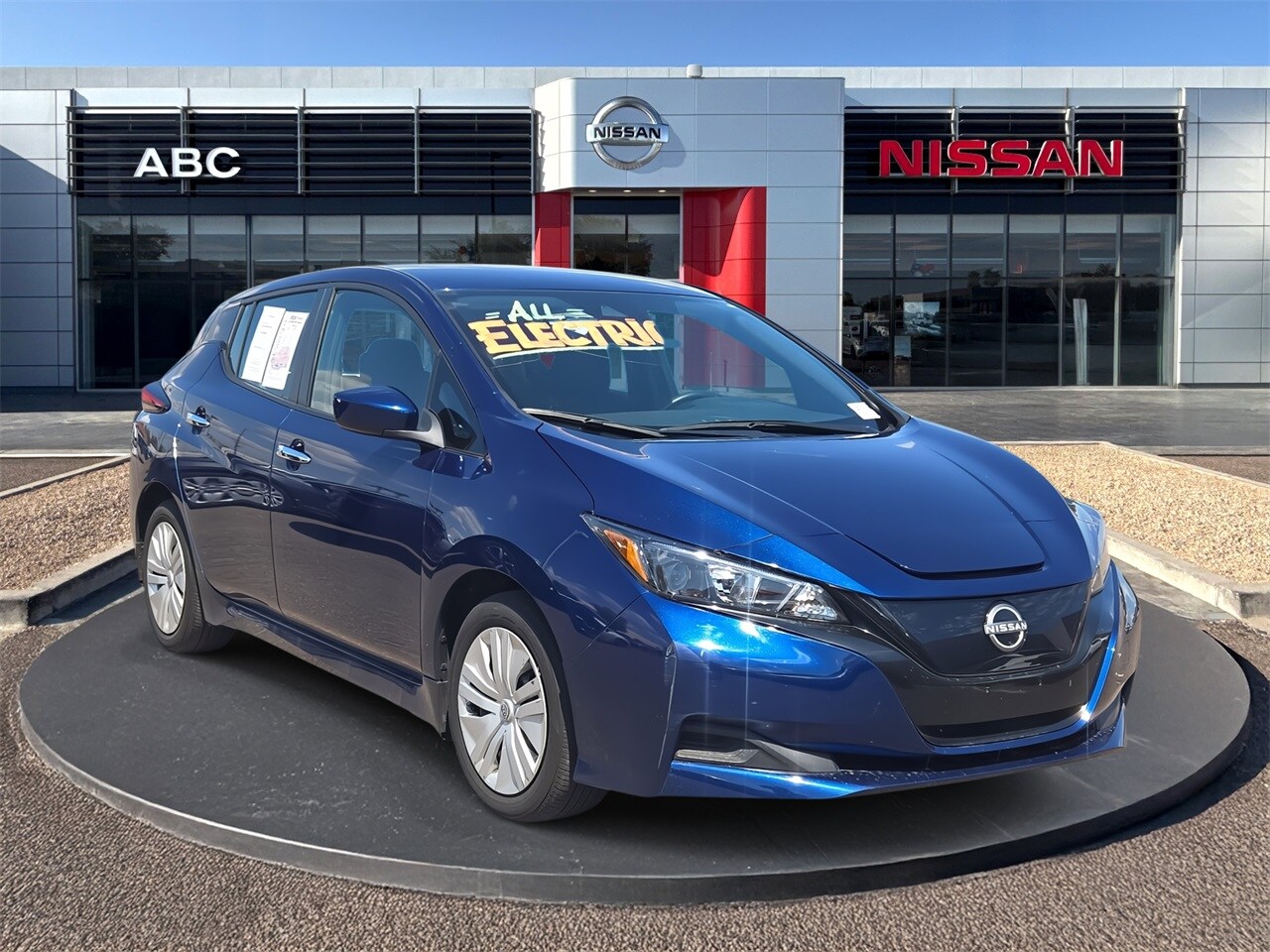 2023 Nissan Leaf S photo 3