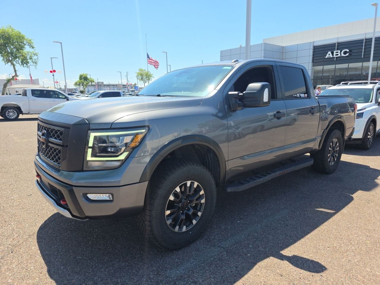 2021 Nissan Titan PRO-4X 4X4 Crew Cab's photo